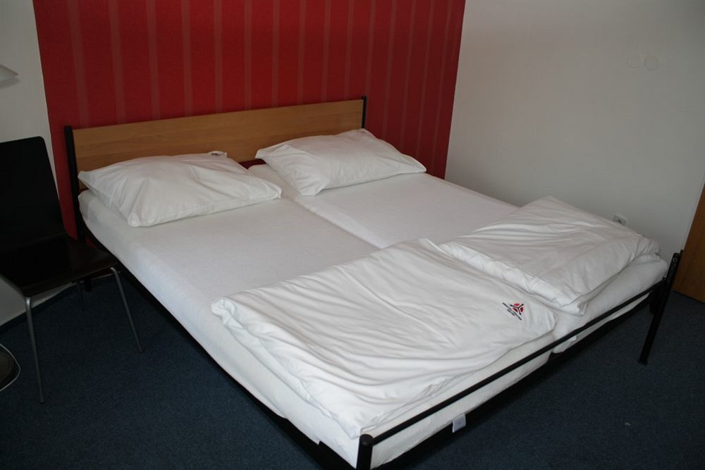 Mai Bohemia Hostel And Apartment Prague